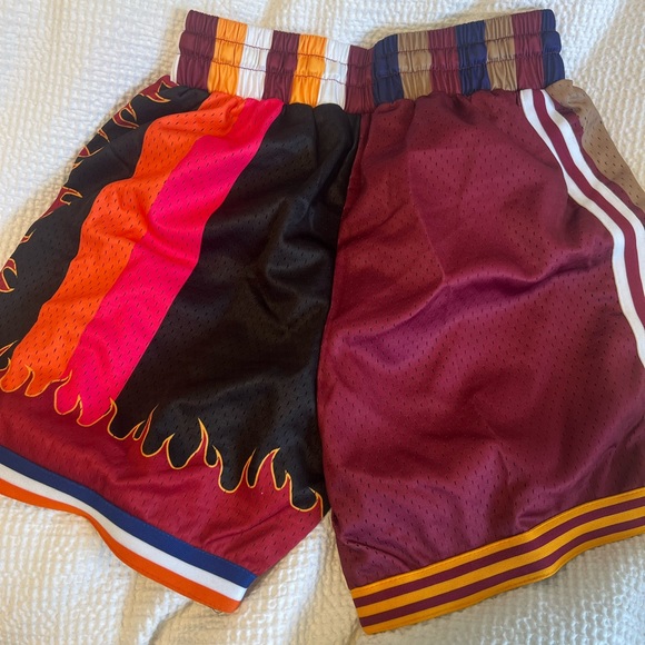 Collect Select LBJ limited edition shorts - Picture 2 of 2
